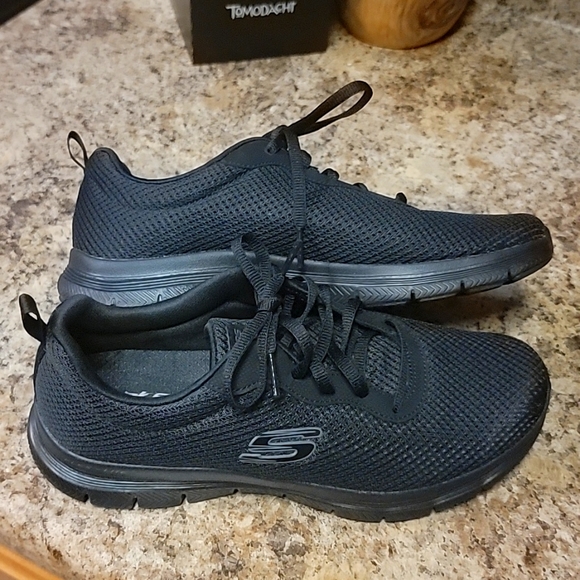 Skechers shoes - Picture 2 of 5